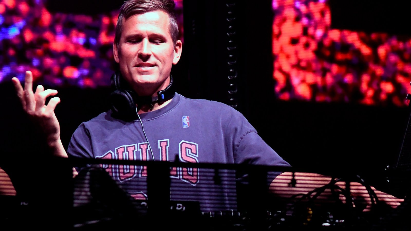 Featured image for Kaskade Steps in for Tiësto at Super Bowl Due to Family Emergency