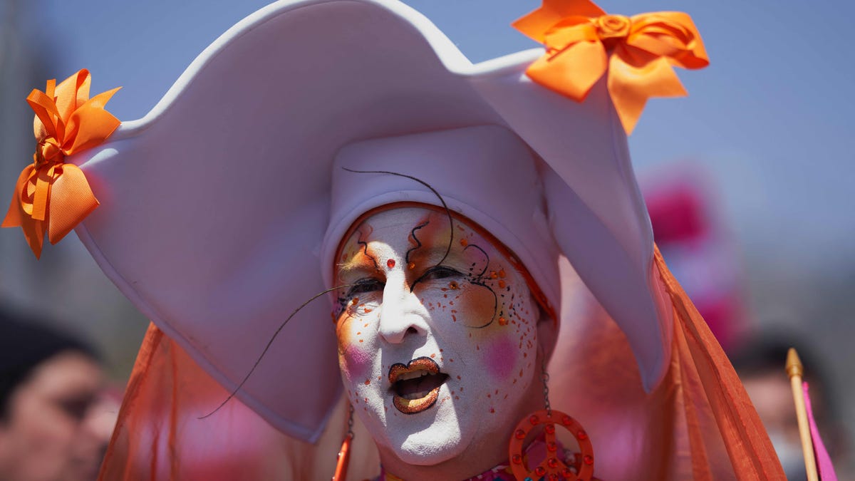 Dodgers disinvite Sisters of Perpetual Indulgence.
