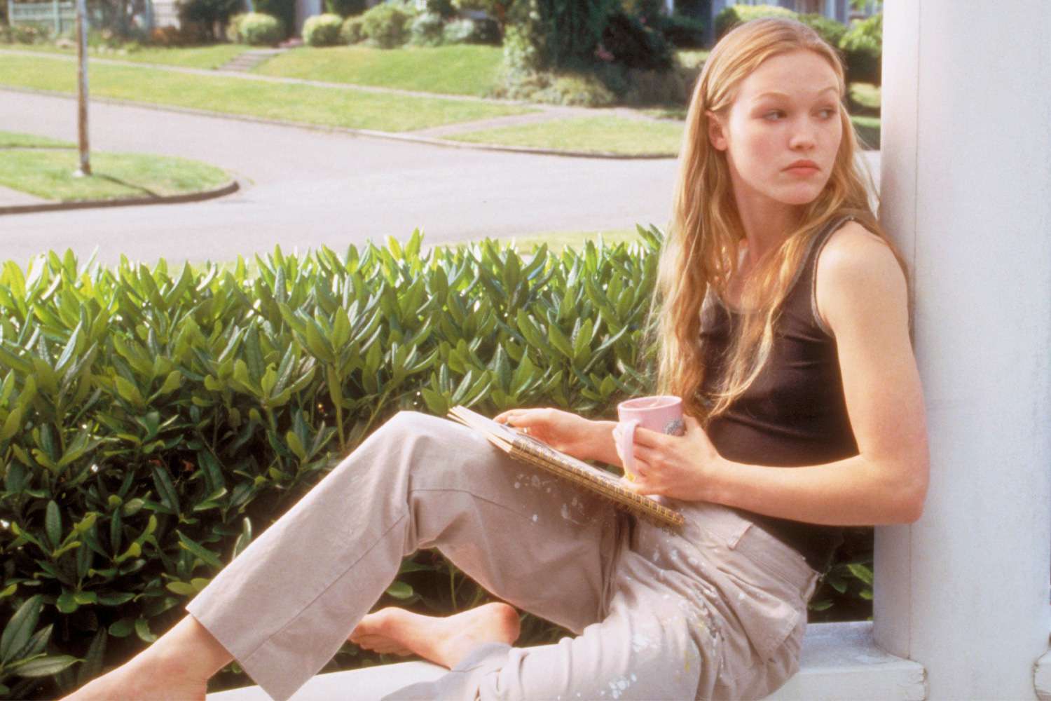 Featured image for Julia Stiles Recreates Iconic '10 Things I Hate About You' Scene