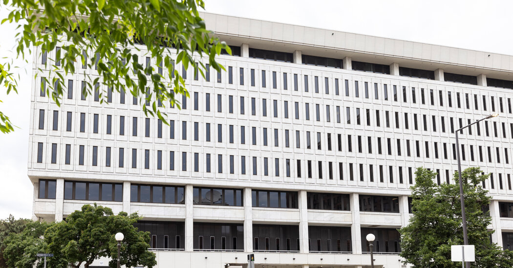 Featured image for Minnesota Lawmaker Shooting Suspect Remains in Federal Custody Until Trial