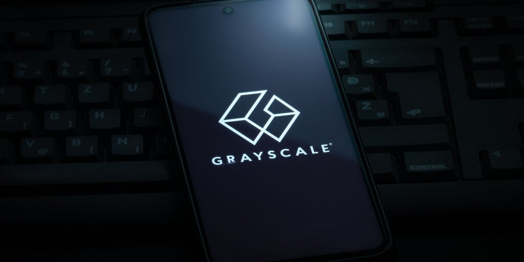 Crypto Market Buzz: BlackRock and Fidelity's Seismic Moves Boost Bitcoin Trust.