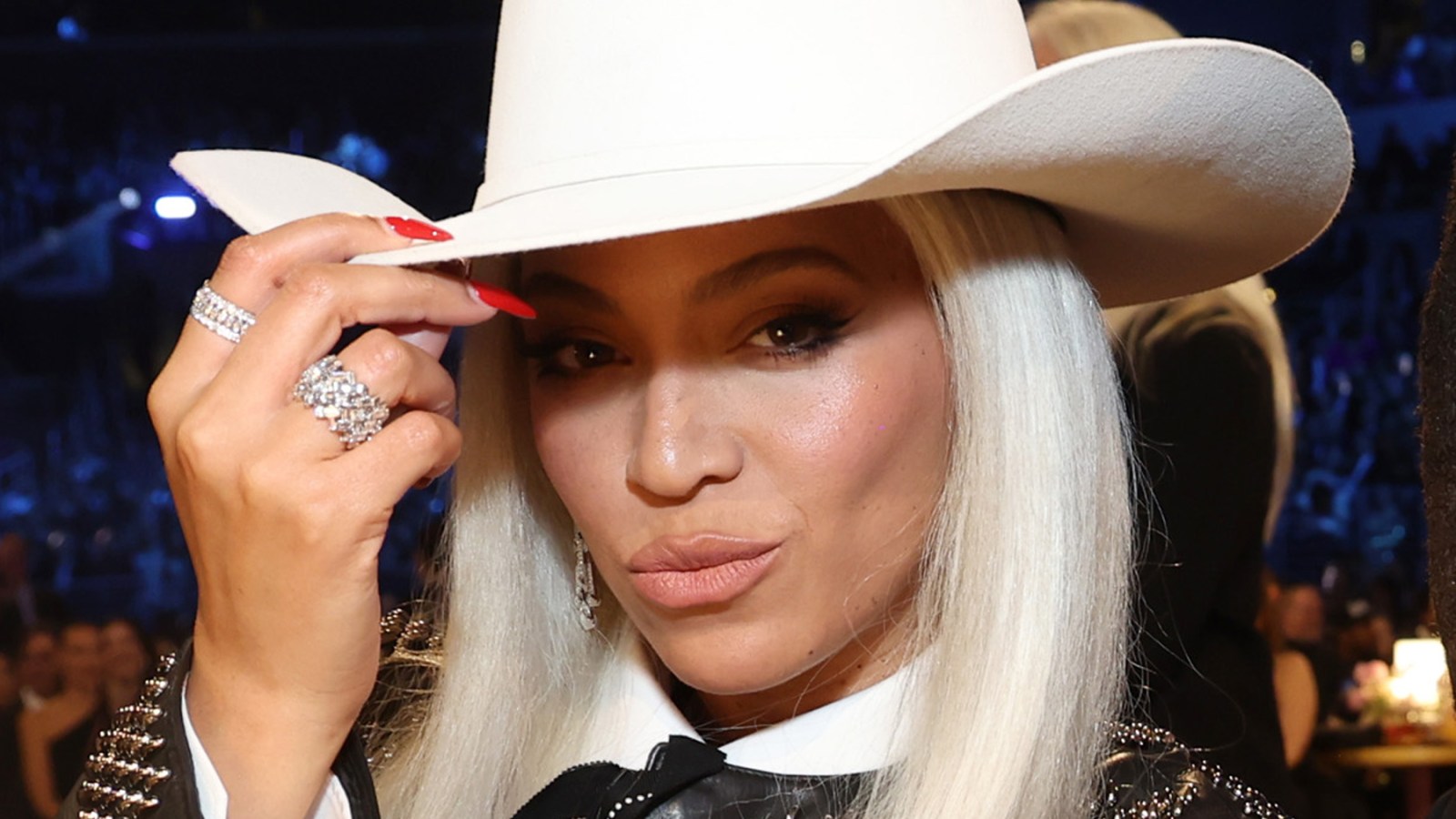 "Beyoncé's Country Music Takeover: From 'Texas Hold 'Em' to Super Bowl Album Announcement"