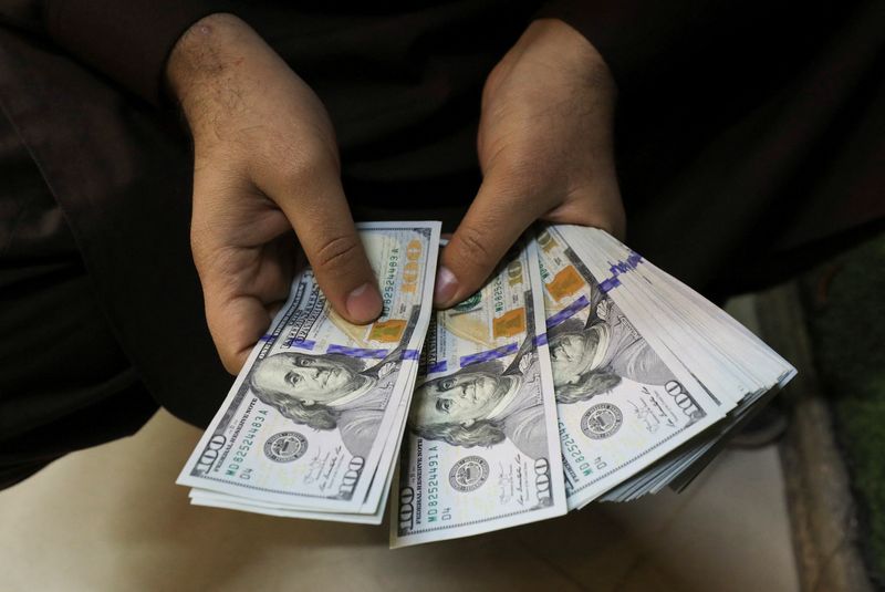 Dollar Wavers Post-Rally Ahead of Fed Meeting