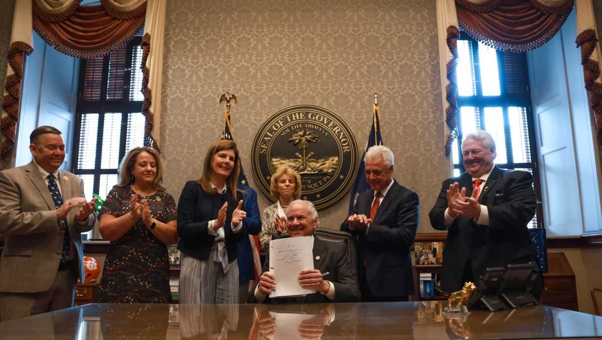South Carolina enacts strict abortion law.