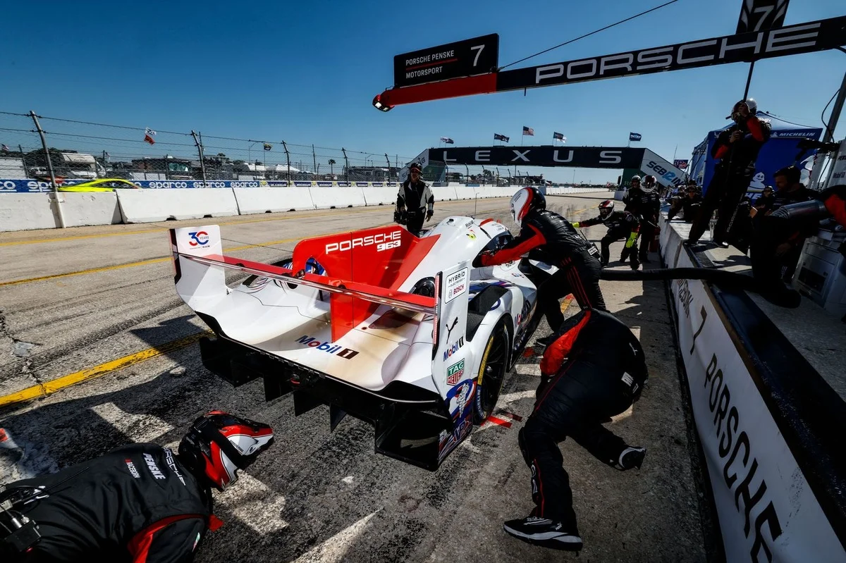 Sebring 12 Hours Live: Porsche leads as sunset tightens GT battles