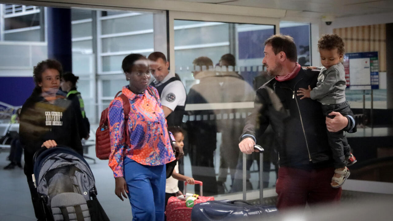 "France conducts emergency evacuation of citizens from Niger amid escalating crisis"