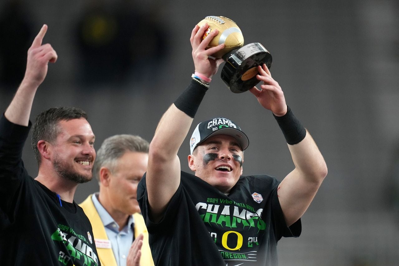 Featured image for "Oregon Triumphs in Fiesta Bowl: Bo Nix Leads Ducks to Victory with Record-Breaking Performance"