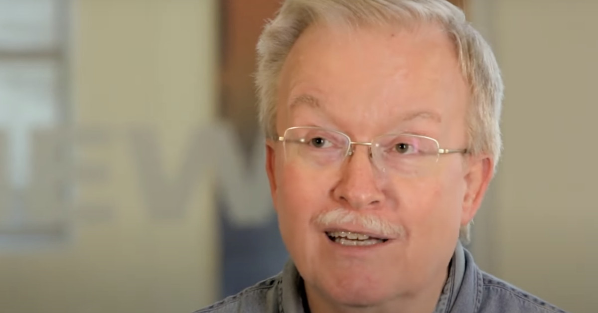 Featured image for Elwood Edwards, Iconic AOL 'You've Got Mail' Voice, Passes at 74