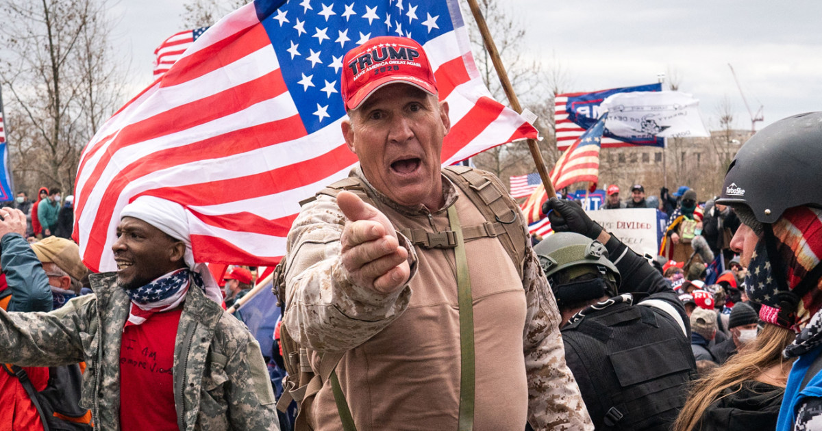 Ray Epps demands retraction from Tucker Carlson over conspiracy theory.