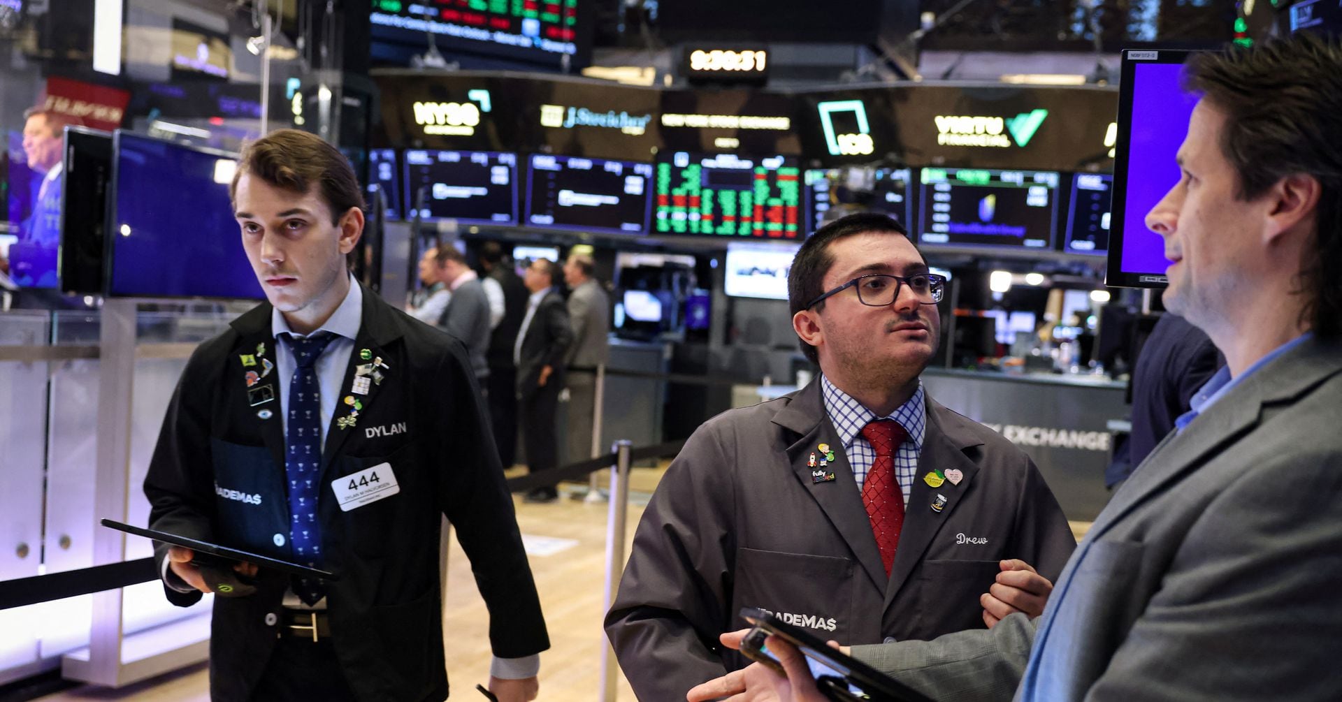 "Investors Brace for Inflation Data as Stock Market Wavers"