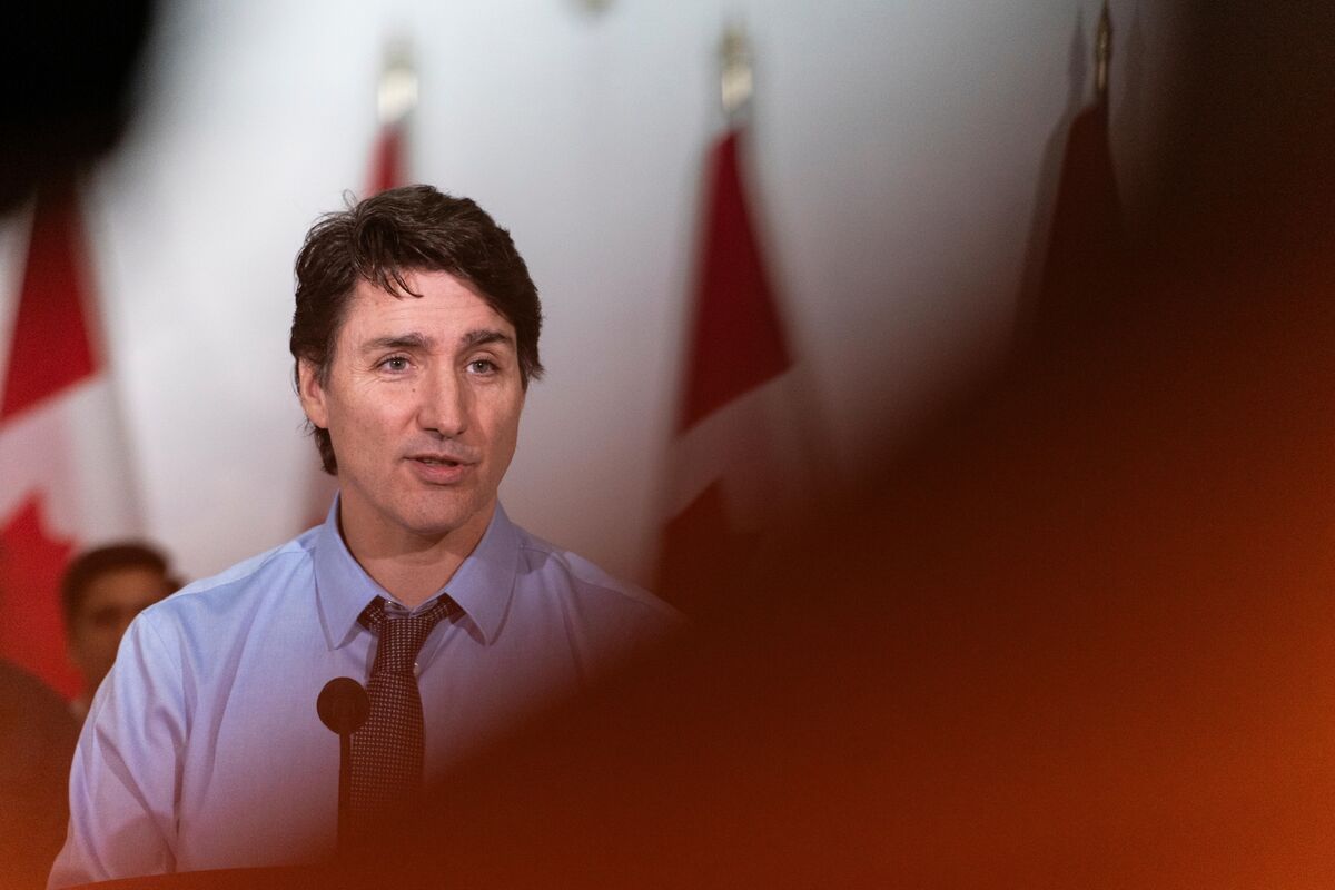 "Trudeau's $2.4B Investment Boosts Canada's AI Sector"