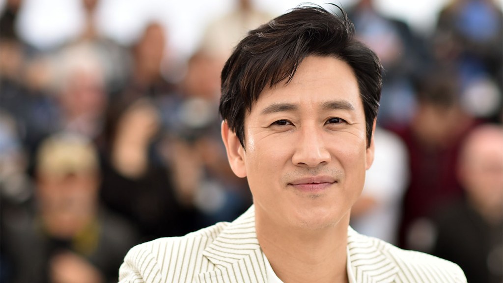 Featured image for "Korean Entertainment Leaders Demand Investigation into Lee Sun-kyun's Death"