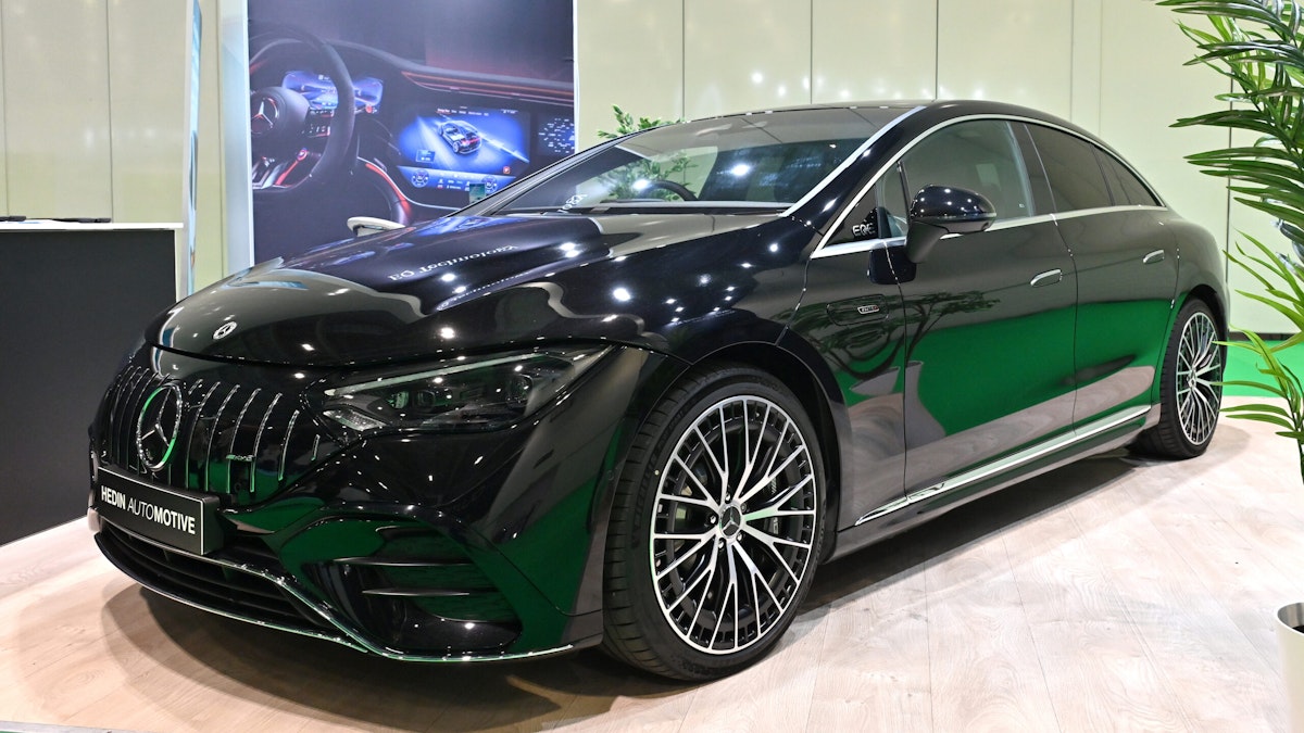 "Mercedes-Benz Reverses Course on Exclusive EV Sales Target"