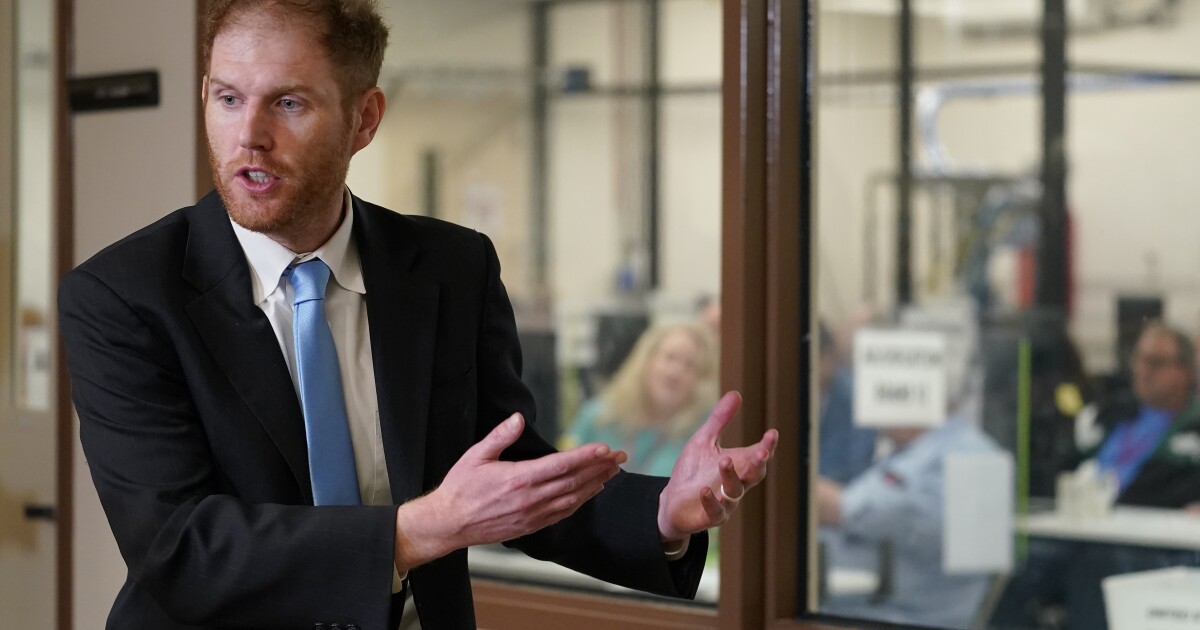 Maricopa County Recorder sues Kari Lake for defamation