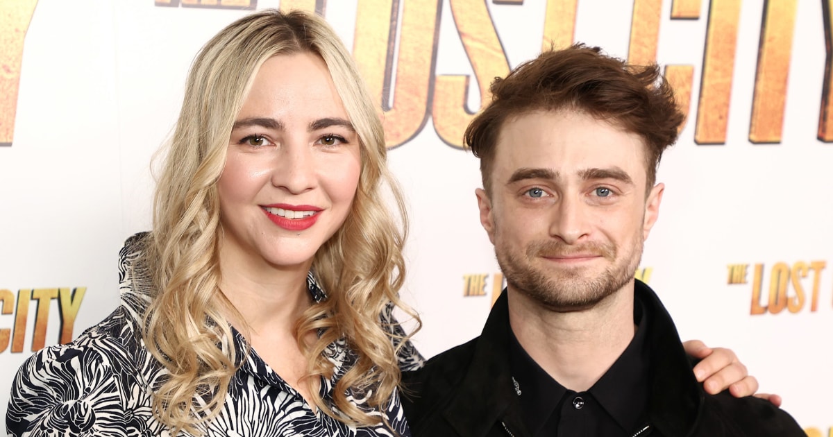 Daniel Radcliffe and girlfriend Erin Darke announce first child.