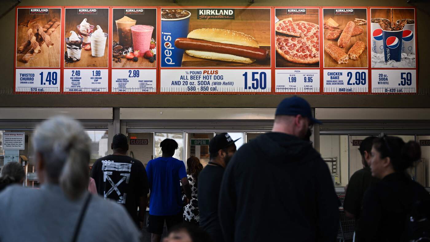 Featured image for Costco Commits to Keeping $1.50 Hot Dog Combo Price