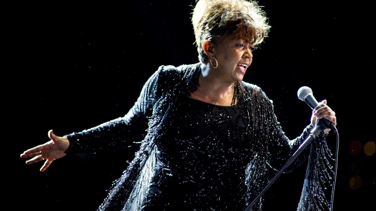 Featured image for Anita Baker's Twitter Feud with Babyface and Fans