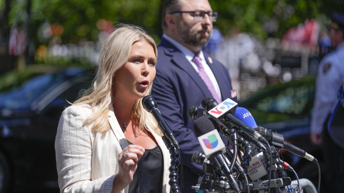 Featured image for Trump Appoints Karoline Leavitt as Youngest White House Press Secretary