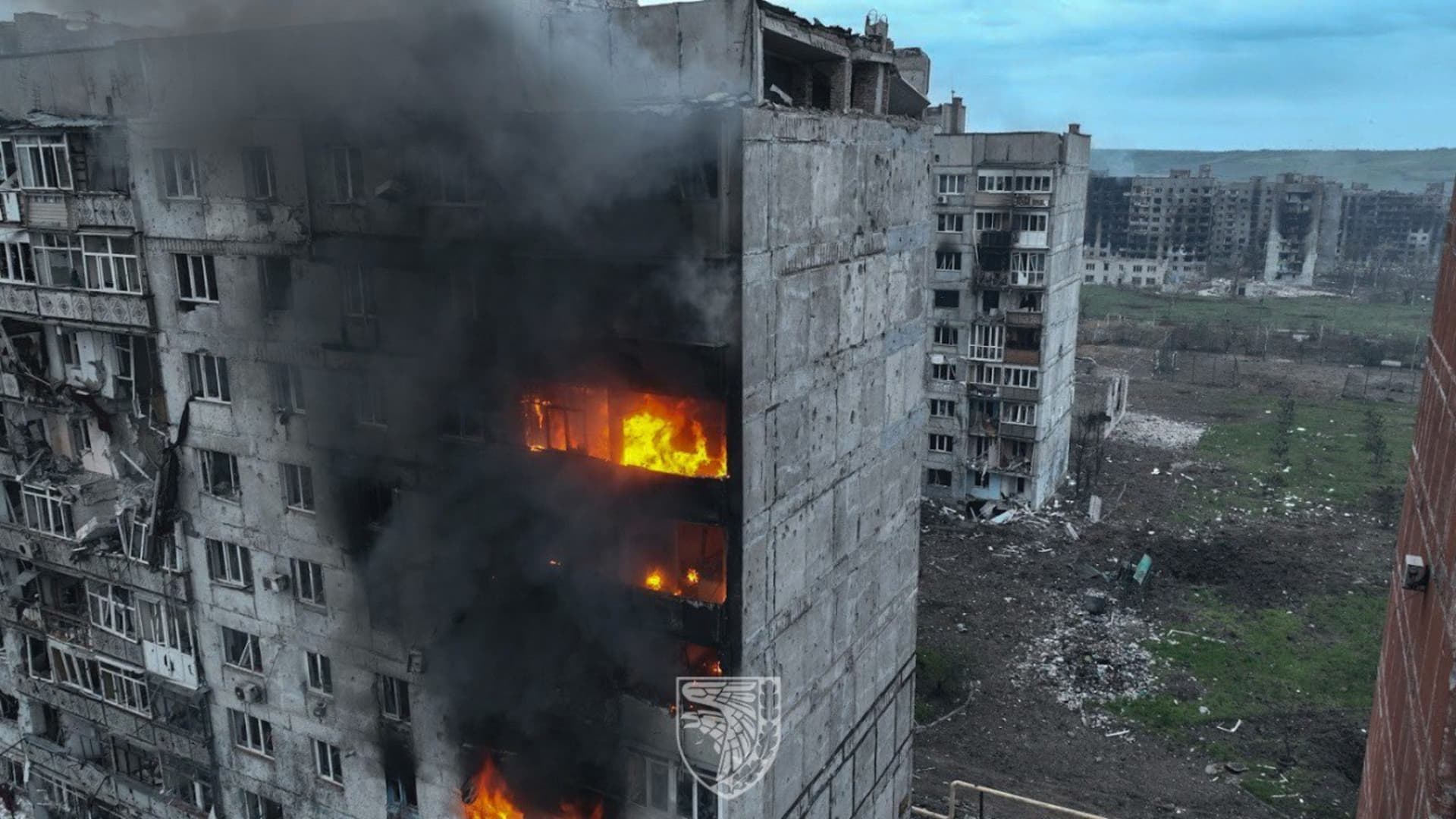 Ukraine's military reports ongoing clashes near Bakhmut despite de-escalation efforts.