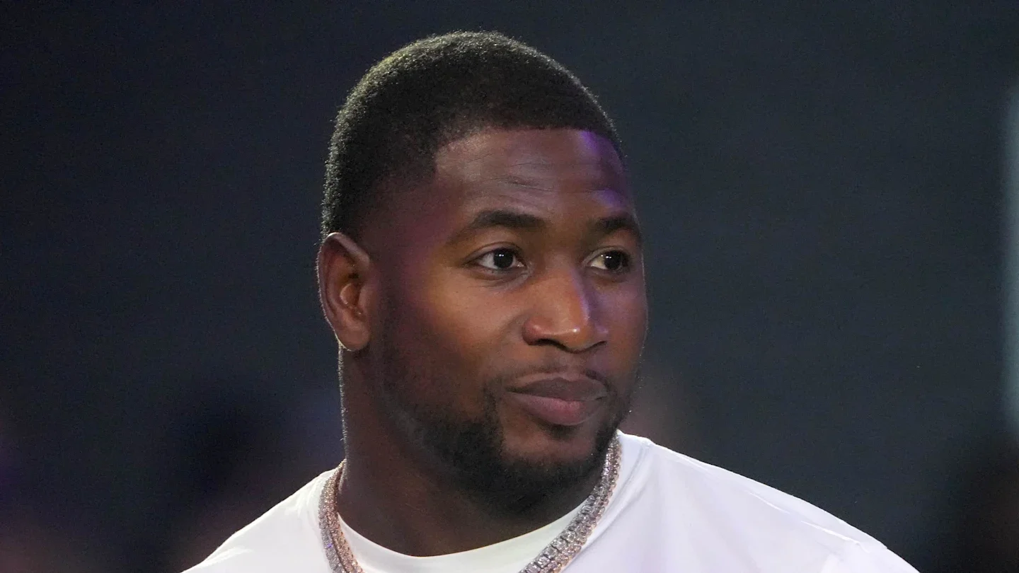 Steelers release Jonnu Smith after underwhelming year, opening the free-agent market