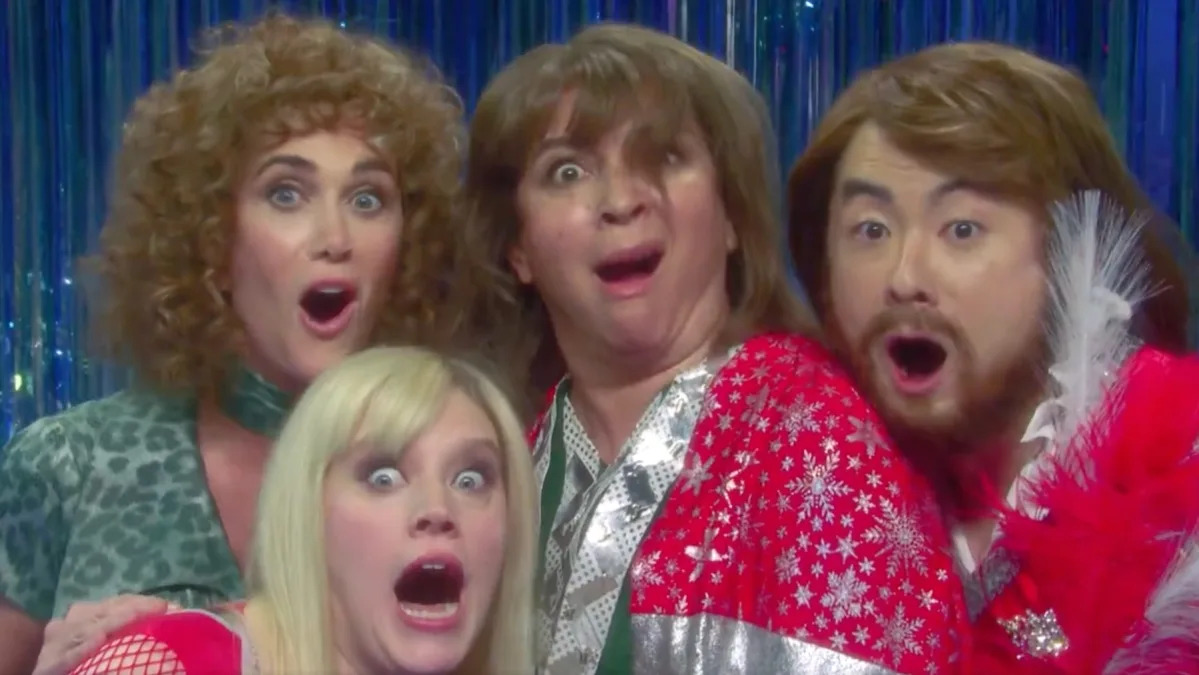 "SNL's Hilarious ABBA Spoof: McKinnon, Wiig, and Rudolph Shine"