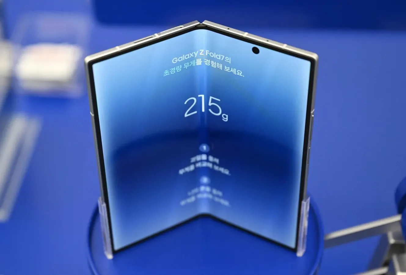 Featured image for Samsung Offers $963 Deal to Galaxy Z Fold 7 Buyers