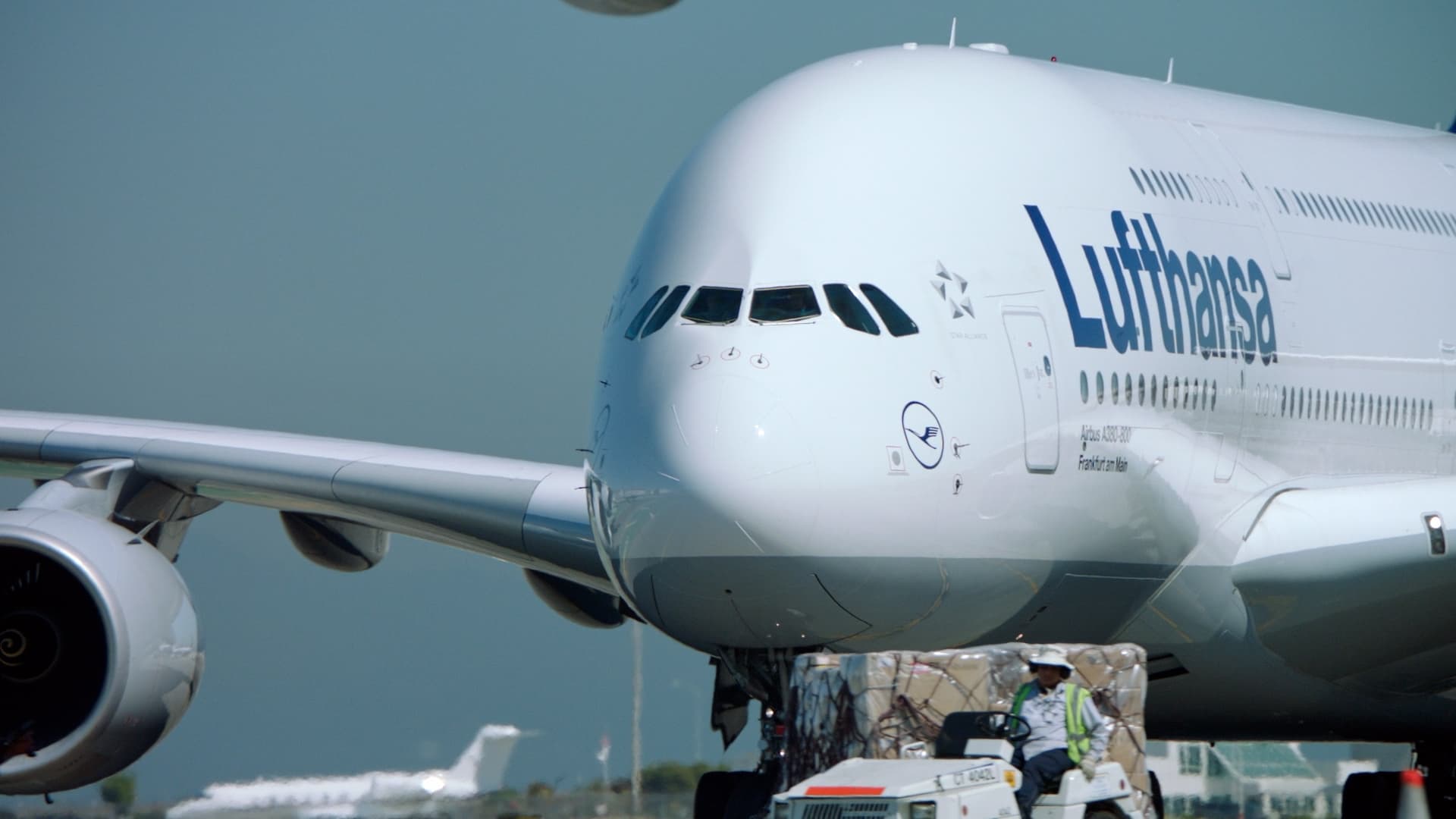 "The Unexpected Resurgence of the Airbus A380 Superjumbo Jet"