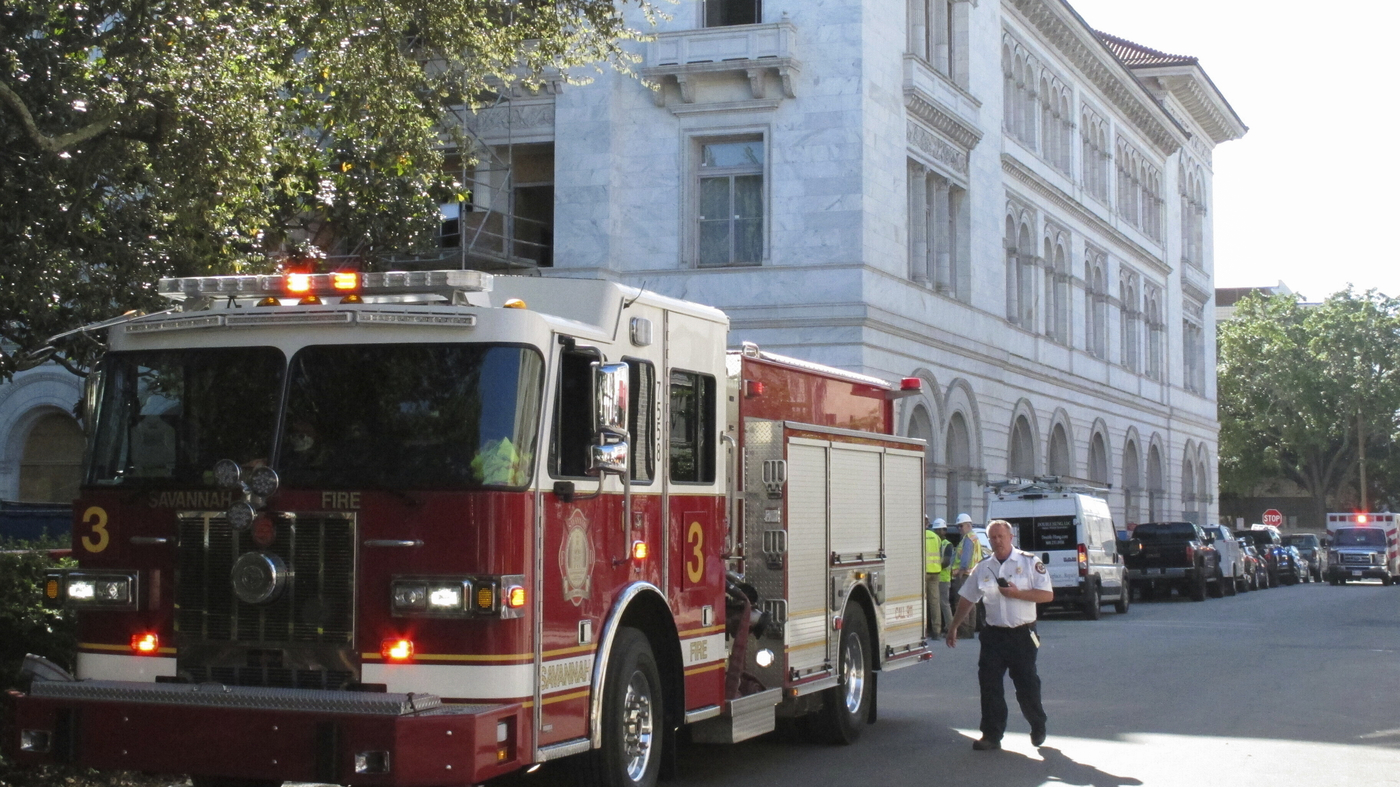 Savannah courthouse suffers partial collapse.