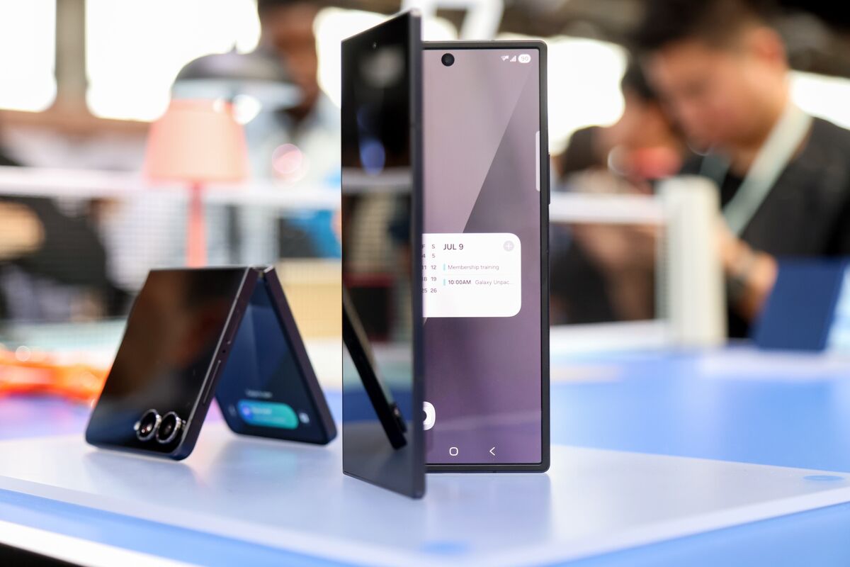 Featured image for Samsung Galaxy Z Fold 7 and Flip 7 Set Sales and Durability Records
