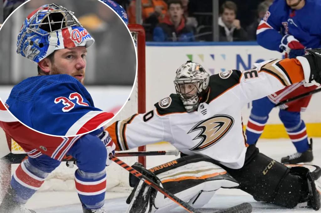 Featured image for "Jonathan Quick Sets New US Goalie Wins Record as Rangers Beat Coyotes"