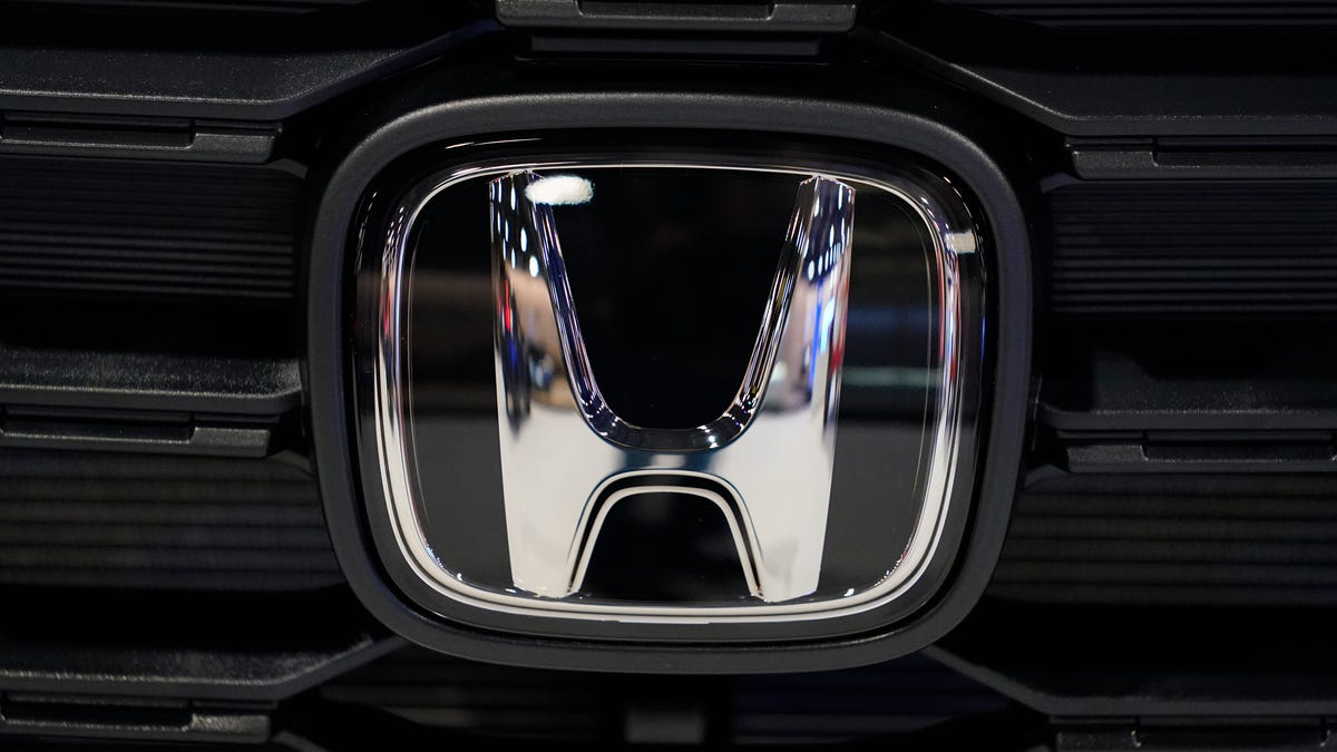 "Honda, Jeep, Volvo, and Ford: Massive Vehicle Recalls and Seatbelt Concerns"
