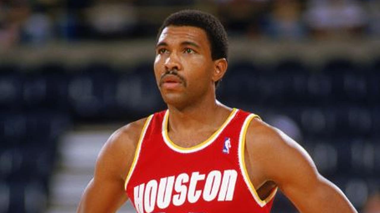 "Former Houston Rockets Star Robert Reid Dies at 68"