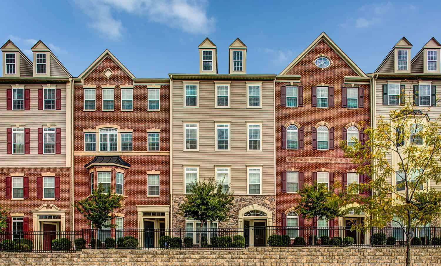 Featured image for U.S. Home Sellers Hold Record $700 Billion in Listings Amid Market Shifts