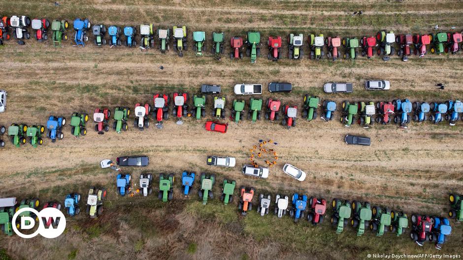 Featured image for "EU Farmer Protests: Unraveling the Anger on German Roads"