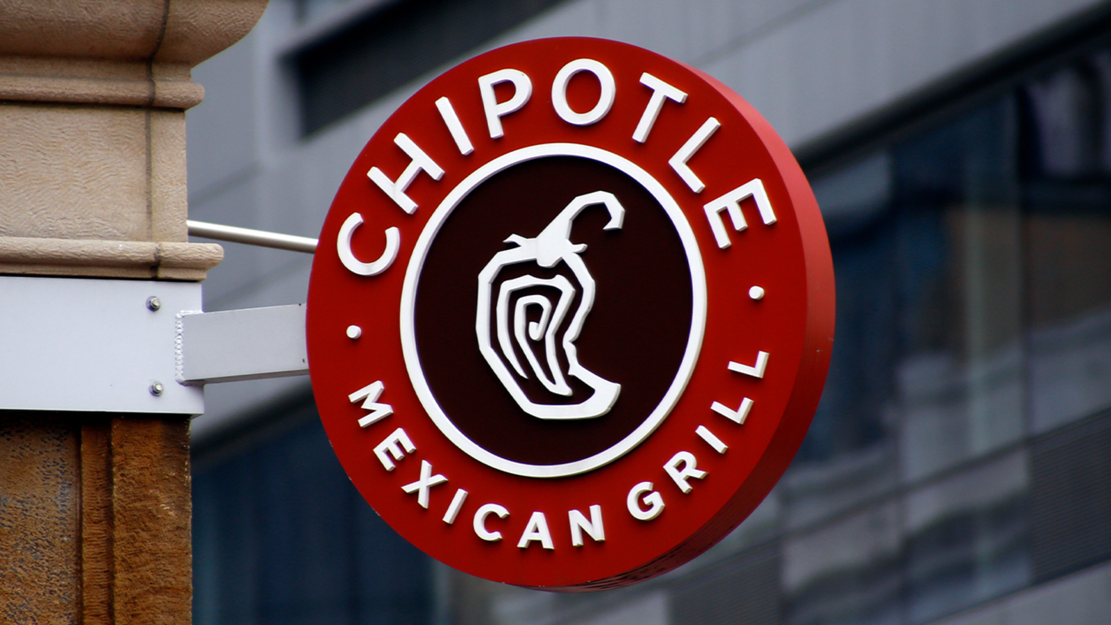 Woman Sentenced to Fast Food Job for Assaulting Chipotle Worker