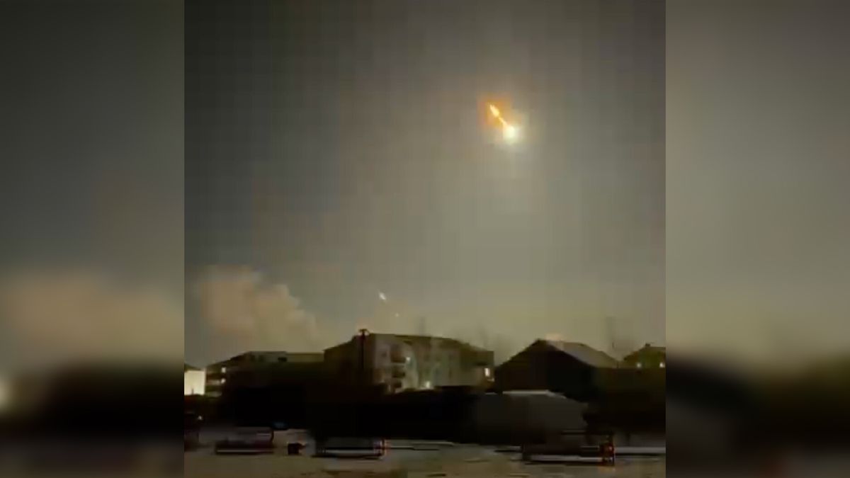 Featured image for Asteroid's Fiery Display Over Russia Captured Hours After Detection