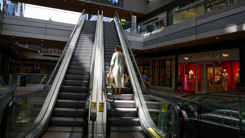 US Consumer Confidence Soars to 17-Month High Amid Economic Optimism