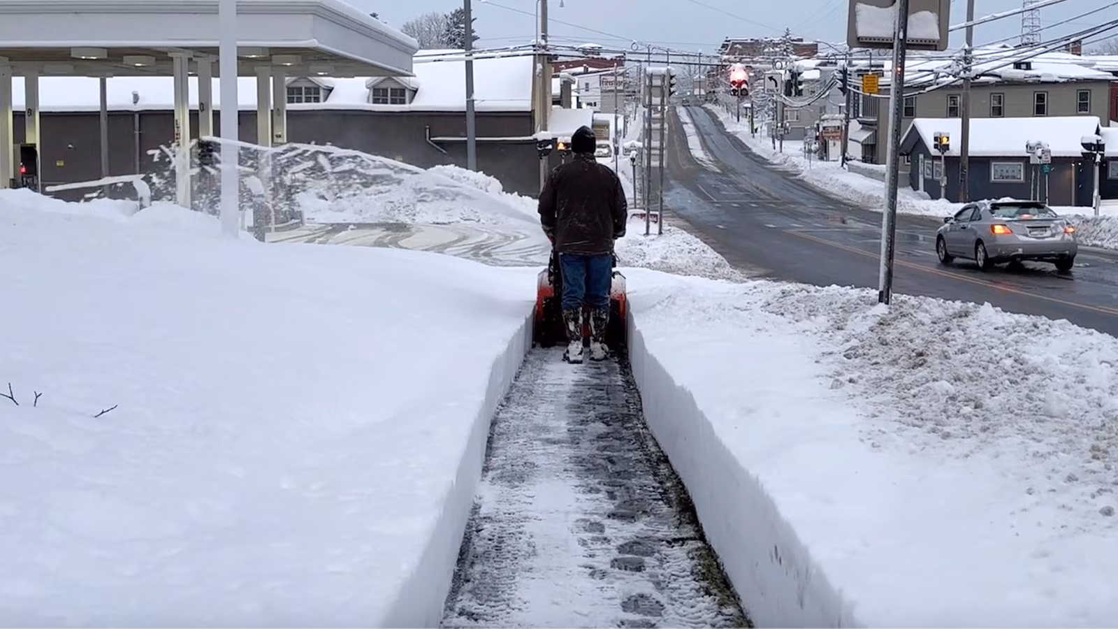 Great Lakes Region Faces Severe Snowstorm and State of Emergency
