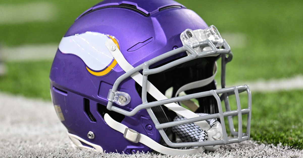 "Vikings' Draft Dilemma: Balancing Trade Possibilities and Quarterback Love"