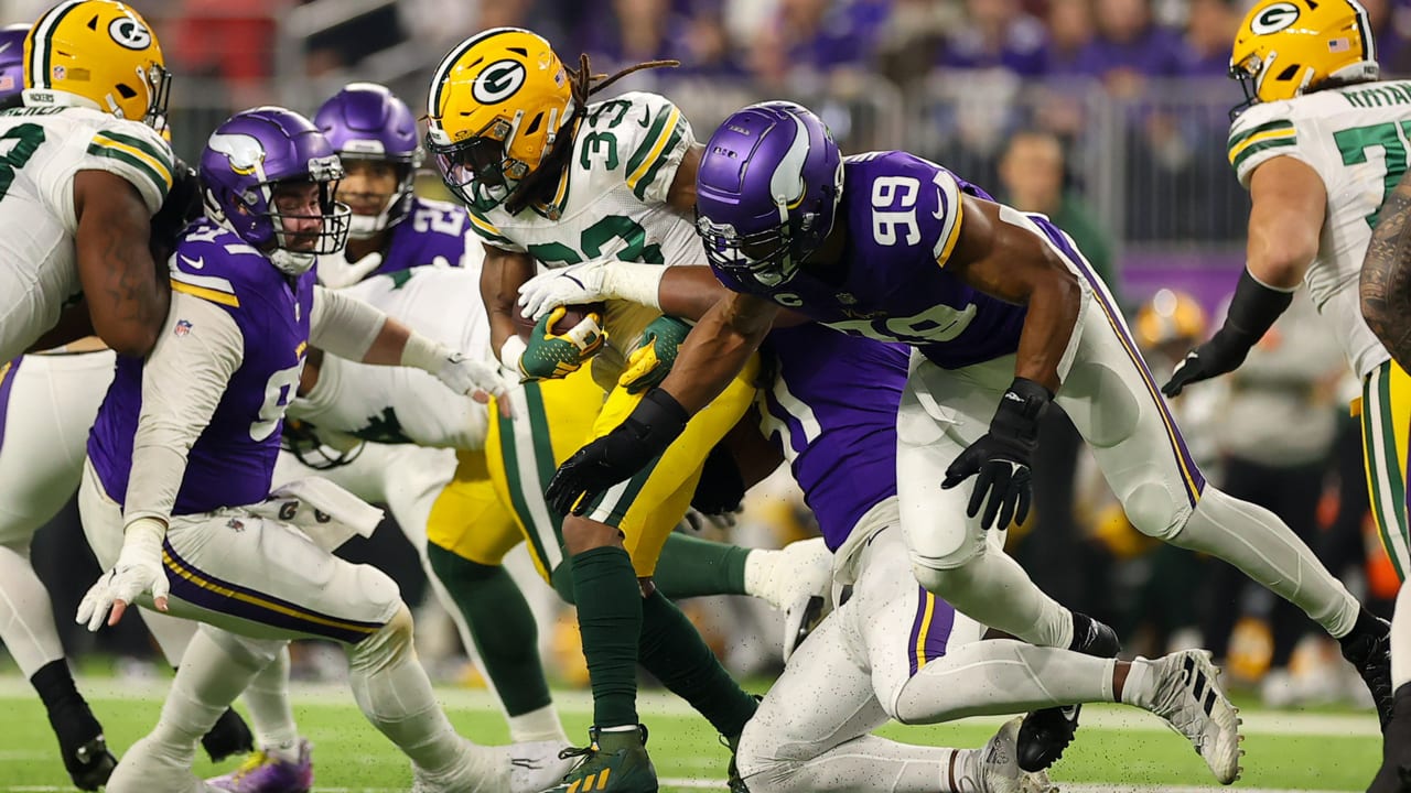 "Packers Triumph Over Vikings with Key Turnovers and TDs, Eye Playoffs After Season Finale"