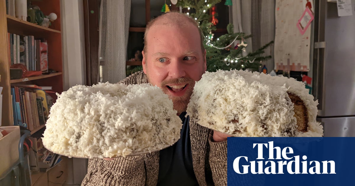 Featured image for Brooke Shields wants back on Tom Cruise's Christmas cake list