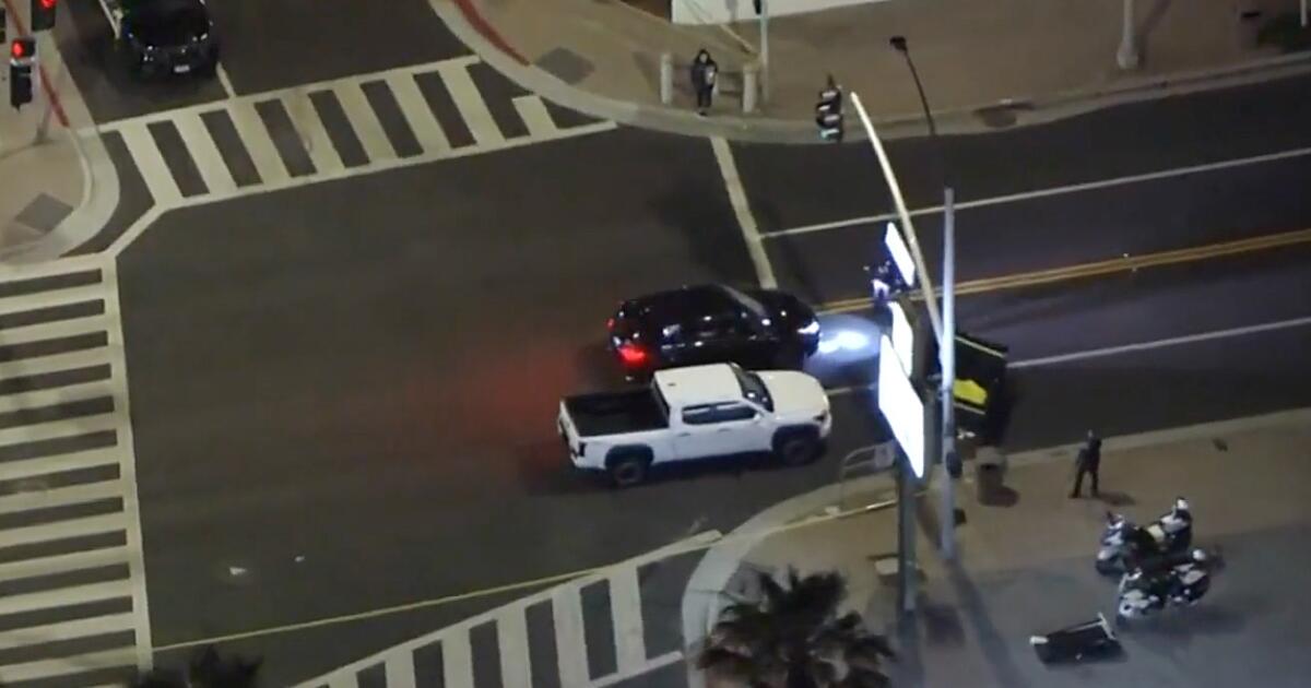 Featured image for 14-Year-Old Girl Fatally Struck by Car in Newport Beach, Driver Arrested