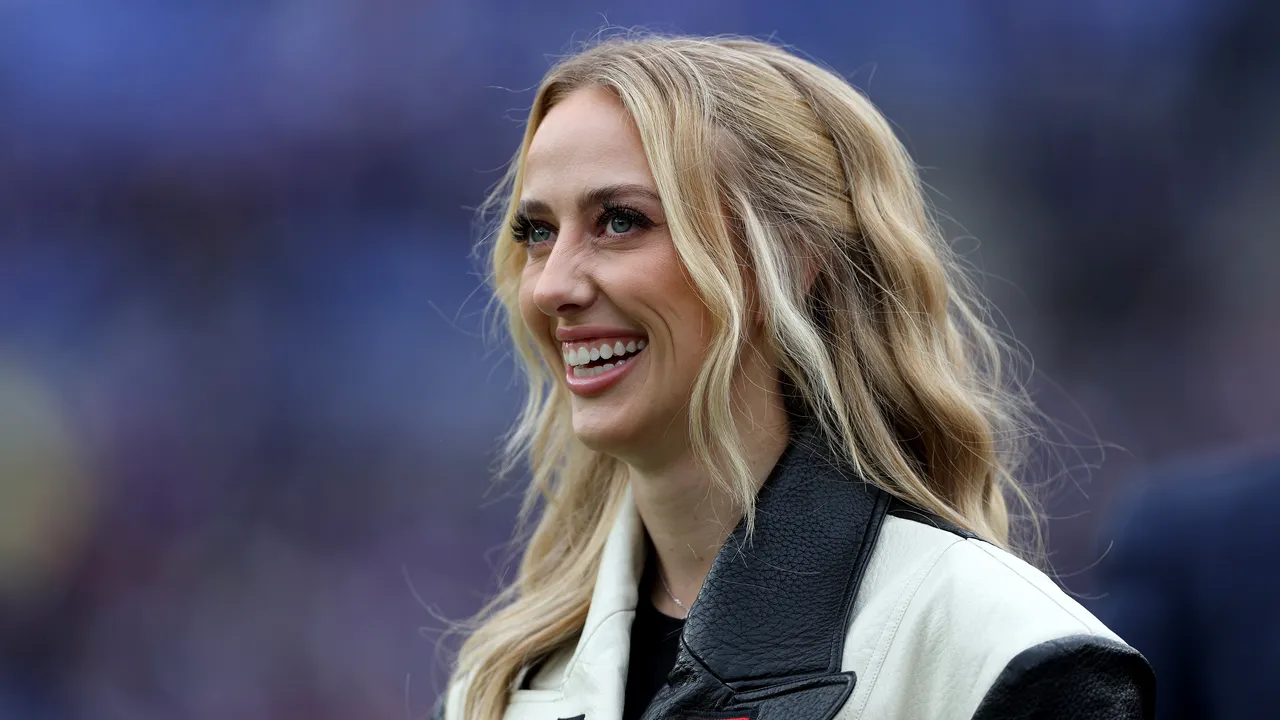 "Brittany Mahomes Makes a Splash as Sports Illustrated Swimsuit Rookie"