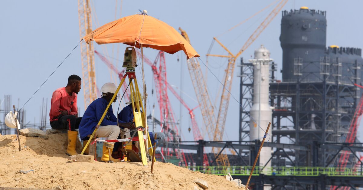 Featured image for Dangote Refinery Commissioned in Nigeria Despite Crude Supply Concerns