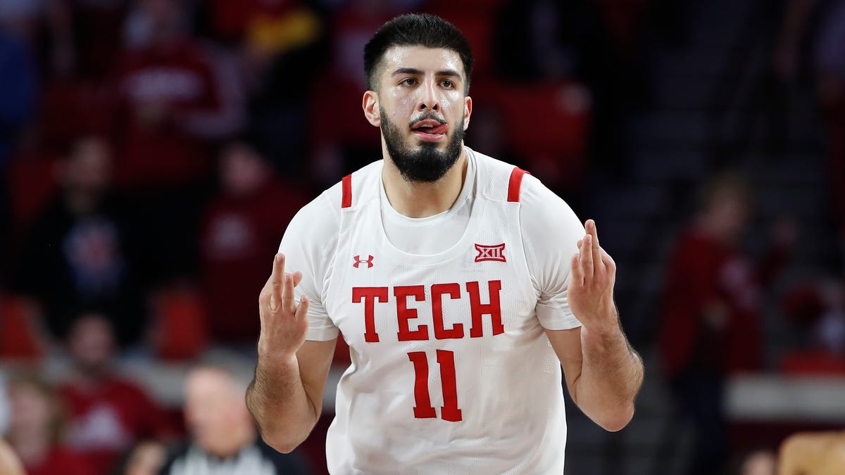 Featured image for Cal's Fardaws Aimaq Stands Up to Alleged Fan's Racist Insult