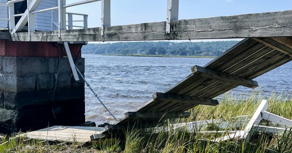 Featured image for "Bridge Collapse at Maine Lighthouse Event Injures 11"