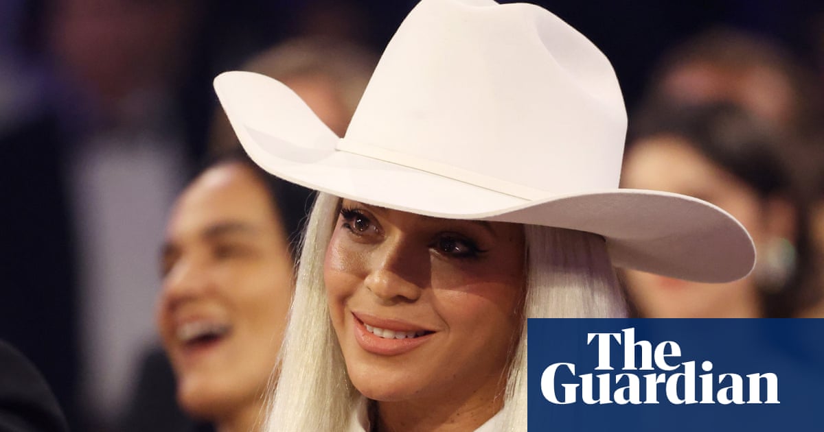 "Beyoncé Makes History with 'Texas Hold 'Em' as First Black Woman to Top US Hot 100 with Country Song"