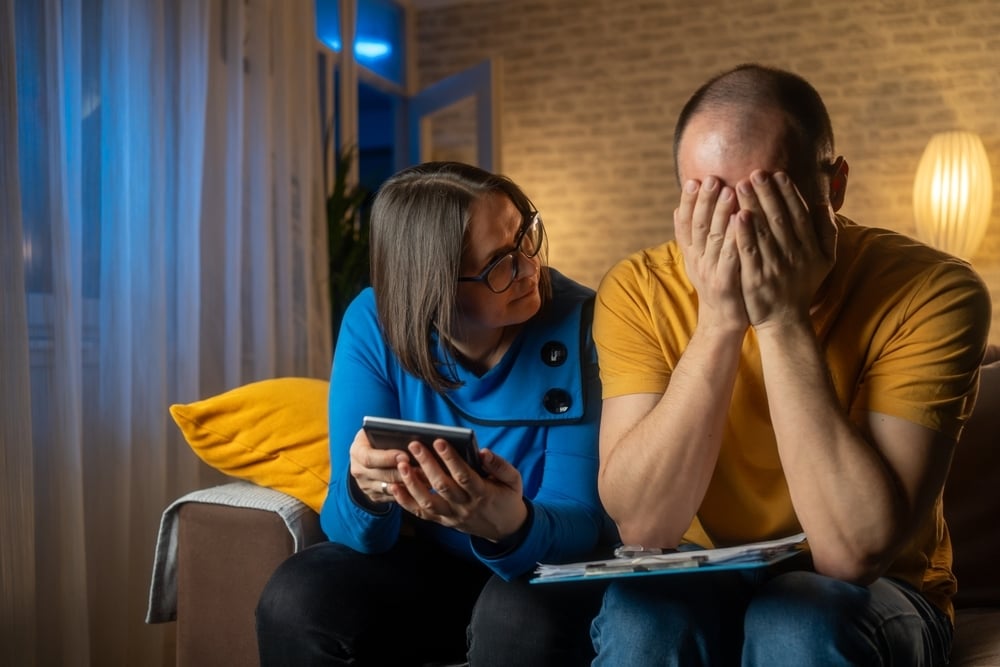 Featured image for Husband Tells Wife She Embarrassed Herself Bragging About Salary to Wealthy Cousin