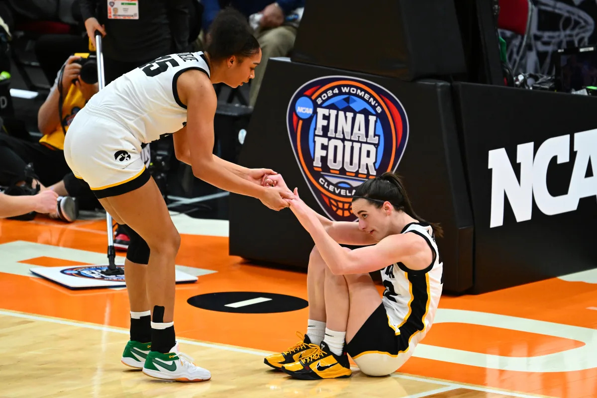 "Teammates Lift Caitlin Clark as Iowa Survives Controversial Call to Reach NCAA Title Game"