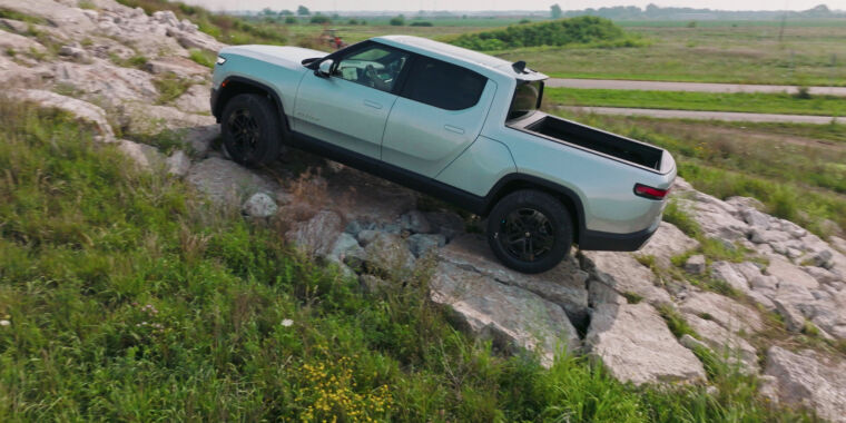Rivian's Dual-Motor EVs: Extended Range and Impressive Capabilities